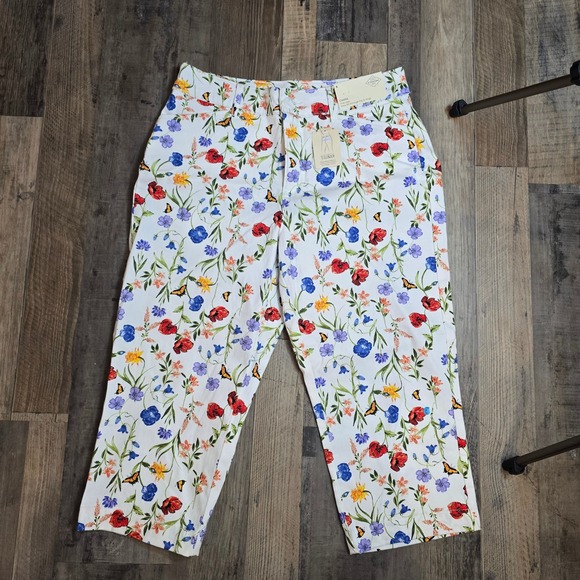 St. John's Bay Pants - St Johns Bay Floral Capri Pants Womens 8 White Multi Butterfly Tummy Control NWT